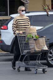 Charlize Theron - Grocery Shopping at Gelson