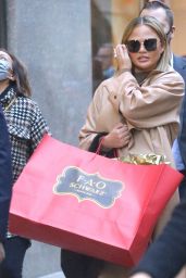 Chrissy Teigen - Christmas Shopping at FAO Schwarz Store in NYC 12/03/2021