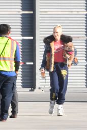 Gwen Stefani - Boards a Private Jet in LA 12/26/2021