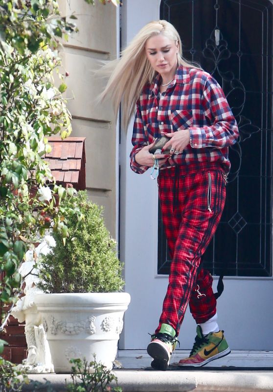 Gwen Stefani - Out in Los Angeles 12/05/2021