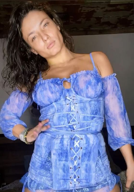 Jade Chynoweth 12/21/2021 • CelebMafia