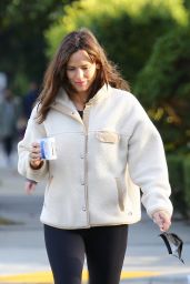 Jennifer Garner - Morning Walk in Brentwood 12/10/2021