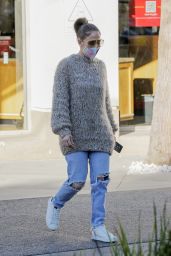 Jennifer Lopez - Shopping at Bed Bath & Beyond in Los Angeles 12/17/2021