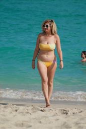 Josie Goldberg in a Bikini - Miami Beach 12/26/2021