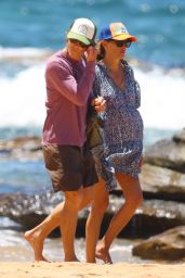 Julia Roberts at the Beach in Sydney 12/25/2021