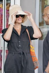Julia Roberts Shopping For a Hat - Gold Coast in Australia 12/10/2021