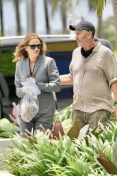 Julia Roberts - "Ticket To Paradise" Filming Set on the Gold Coas 12/28/2021