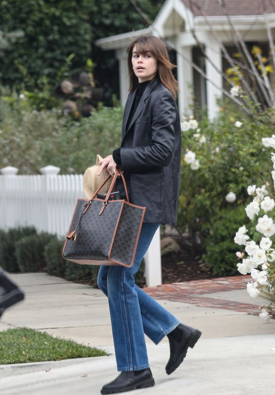 Kaia Gerber - Out in Los Angeles 12/24/2021