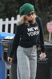 Kate Hudson Street Style - Beverly Hills 12/07/2021