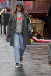 Kelly Brook Wears Festive Jumper and Faded Denim Jeans - London 12/23/2021