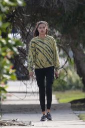 Kelly Gale - Out in Santa Monica 12/16/2021