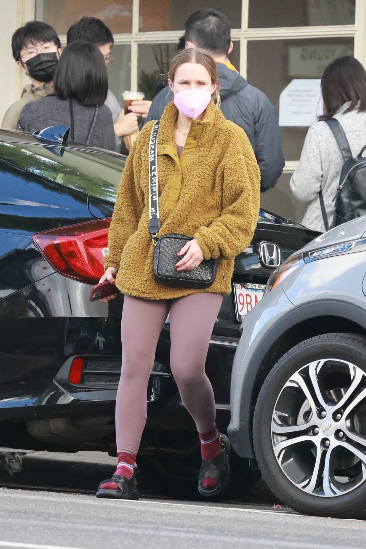 Kristen Bell - Leaving a Yoga Studio in Los Feliz 12/28/2021 • CelebMafia