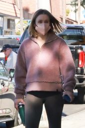 Kristen Bell - Out in Los Feliz 11/29/2021