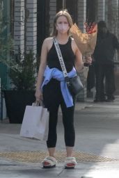 Kristen Bell - Shopping in Los Feliz 12/03/2021