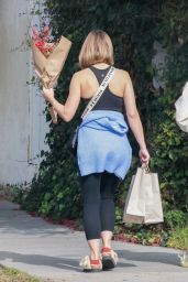Kristen Bell - Shopping in Los Feliz 12/03/2021