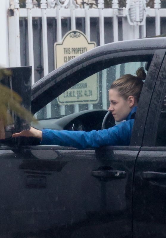 Kristen Stewart - Goes for a Drive in LA 12/27/2021