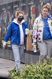 Kristen Stewart - Out in Los Angeles 12/30/2021