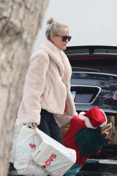 Laeticia Hallyday - Christmas Shopping Spree in Pacific Palisades 12/06/2021