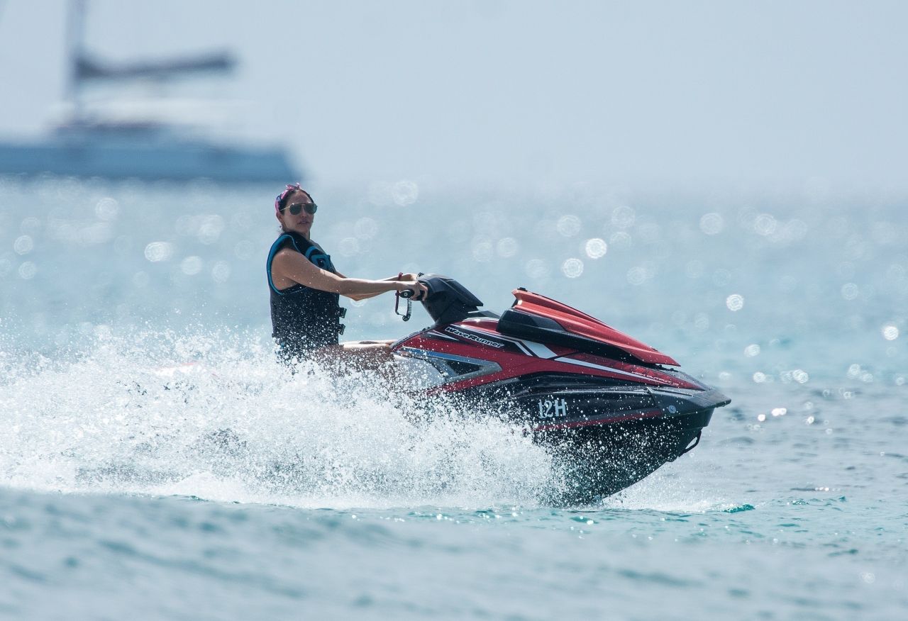 Lauren Silverman - Ride on Jet Skis in Barbados 12/04/2021 • CelebMafia