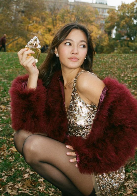 Lily Chee - Daisy by Marc Jacobs December 2021 (more photos)