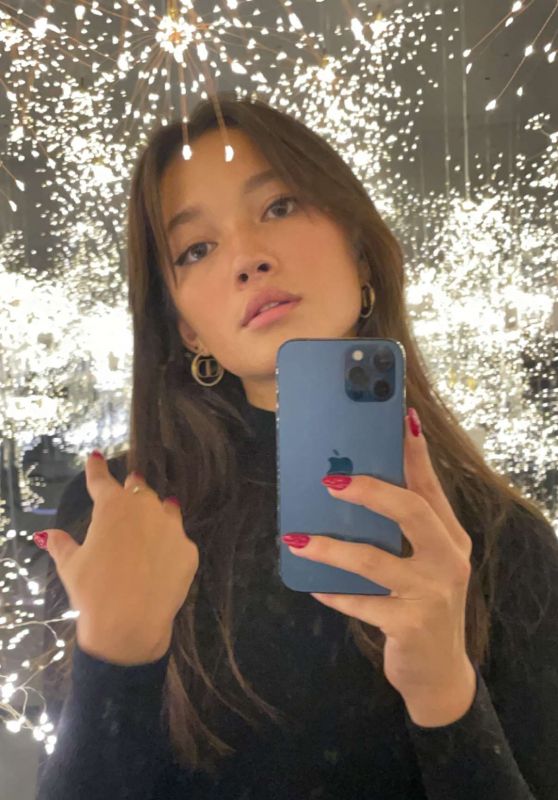 Lily Chee - Live Stream Videos and Photos 12/17/2021