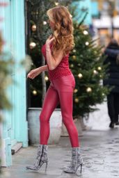 Lizzie Cundy Get Her Hair Done for Christmas - Knightsbridge 11/24/2021