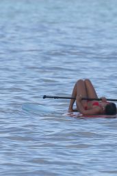 Malia Obama and Sasha Obama - Paddle Boards in Honolulu 12/18/2021