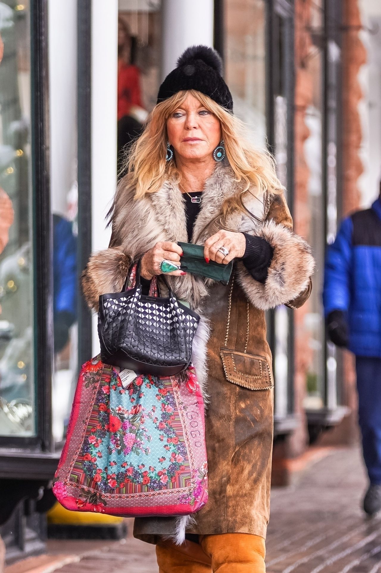 Melanie Griffith and Goldie Hawn - Out in Aspen 12/27/2021 • CelebMafia