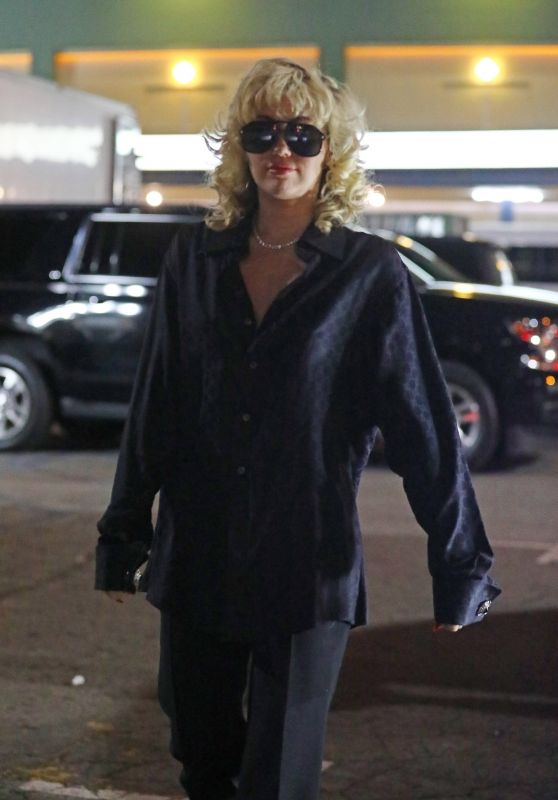 Miley Cyrus - Out in Hollywood 11/30/2021