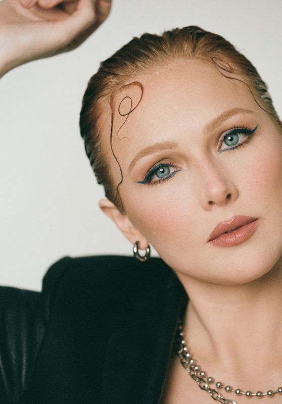 Molly Quinn - HOLR Magazine December 2021