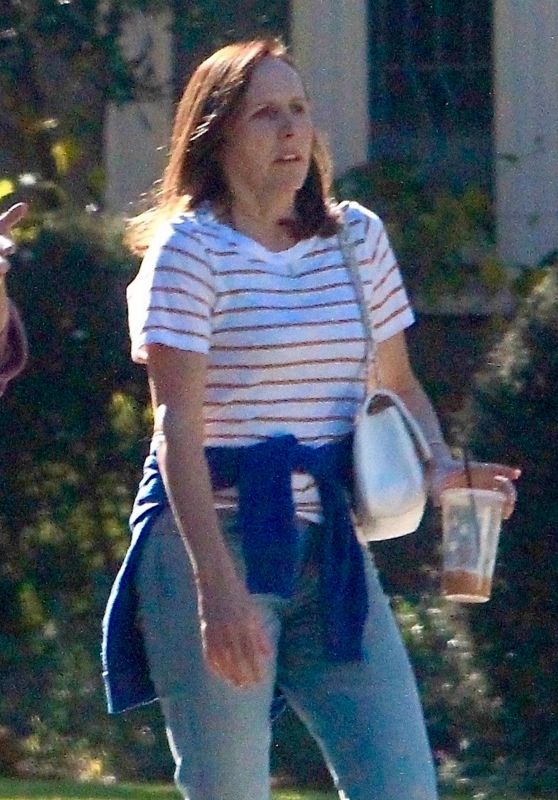 Molly Shannon - Holiday Shopping in Los Angeles 12/18/2021