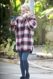 Molly Sims in Casual Outfit - Los Angeles 12/22/2021