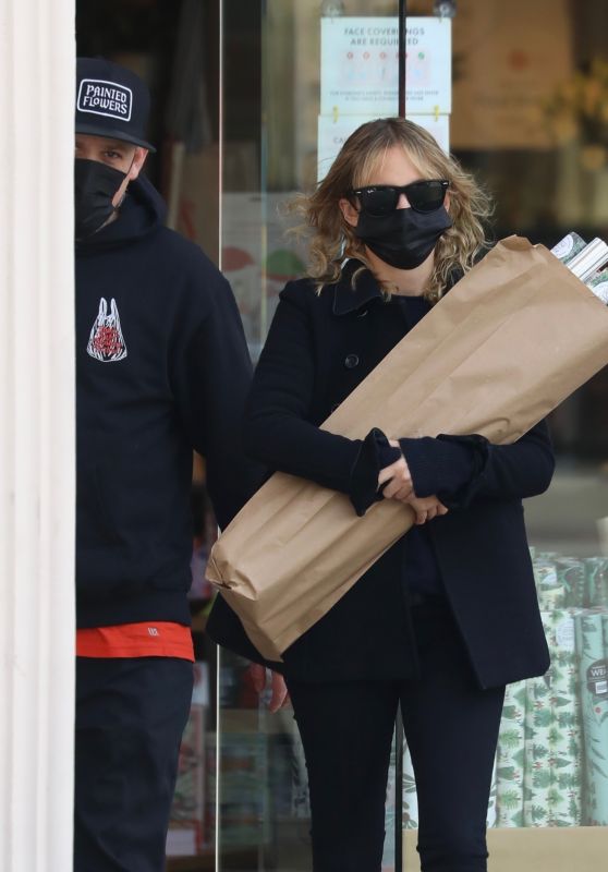 Nicole Richie and Joel Madden - Holiday Shopping in LA 12/20/2021