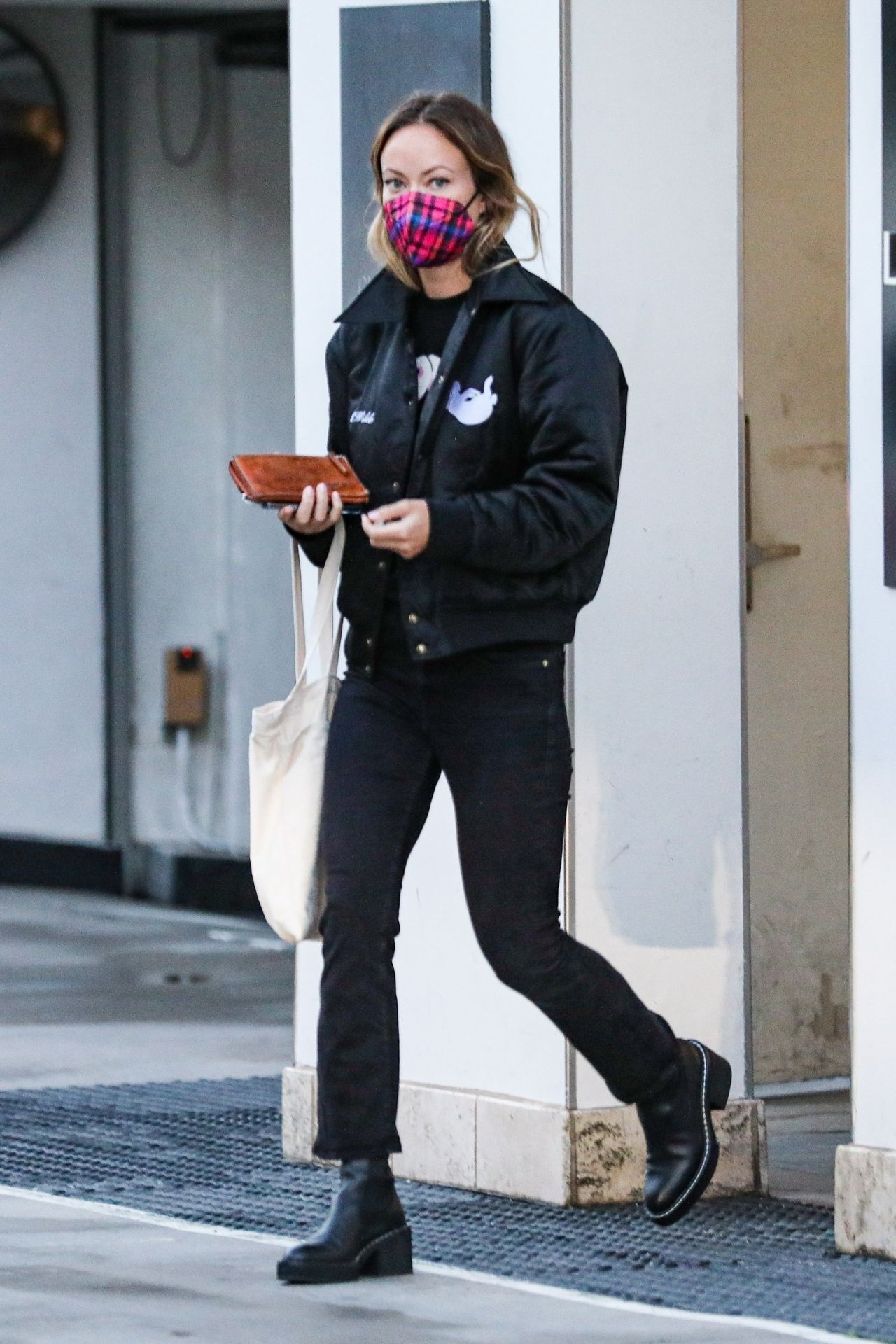 Olivia Wilde - Shopping at Polo Ralph Lauren on Rodeo Drive in Beverly Hills  12/14/2021 • CelebMafia