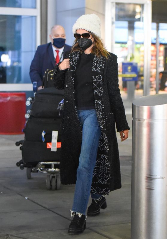 Penelope Cruz in Travel Outfit at JFK Airport in New York 12/13/2021