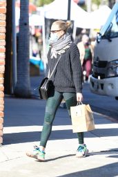 Robin Wright - Out in Brentwood 12/26/2021