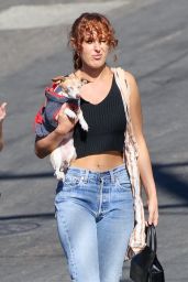 Rumer Willis and Scout Willis at the Silver Lake Farmers Market 12/11/2021