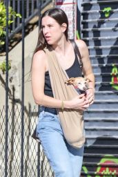Rumer Willis and Scout Willis at the Silver Lake Farmers Market 12/11/2021