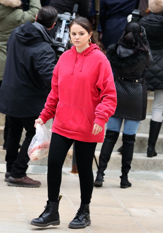 Selena Gomez - "Only Murders in the Building" Filming Set in Long Island City 12/09/2021