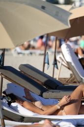 Victoria Silvstedt in a Green Bikini on the Beach in Miami 12/09/2021