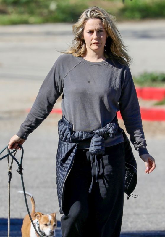 Alicia Silverstone - Hike in Los Angeles 01/30/2022