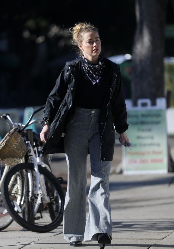 Amber Heard - Out in Santa Monica 01/03/2022