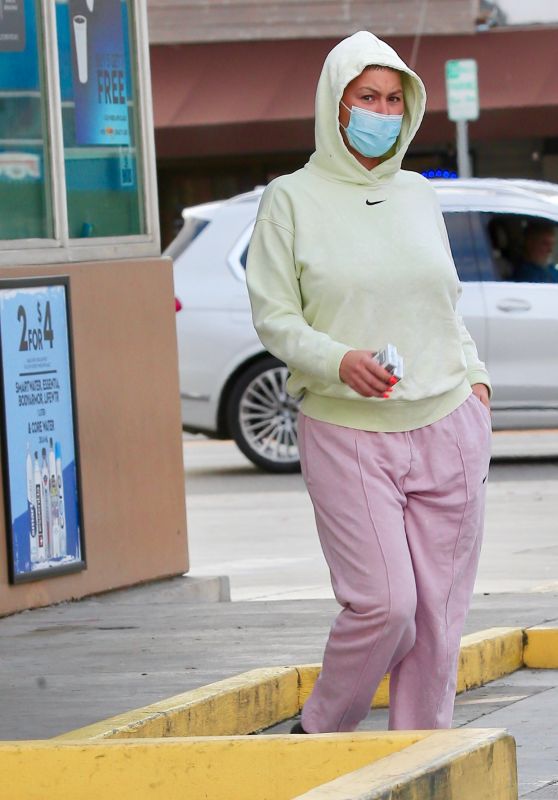 Amber Rose at a Gas Station in LA 01/18/2022