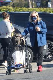 Amy Poehler - Heading to the Farmers Market in Beverly Hills 01/09/2022