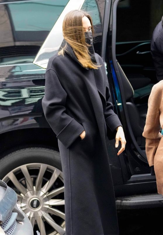 Angelina Jolie - Out in New York 01/18/2022