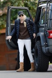 Anna Faris at Alfred Coffee in the Palisades Area 01/28/2022