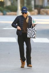 Anna Faris - Out in Pacific Palisades 01/20/2022