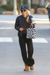 Anna Faris - Out in Pacific Palisades 01/20/2022