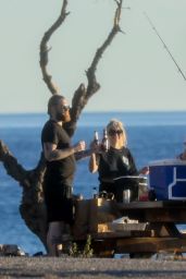 Avril Lavigne - Fishing Off the Coast in Malibu 01/11/2022
