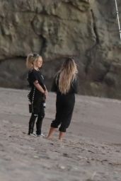 Avril Lavigne - Fishing Off the Coast in Malibu 01/11/2022